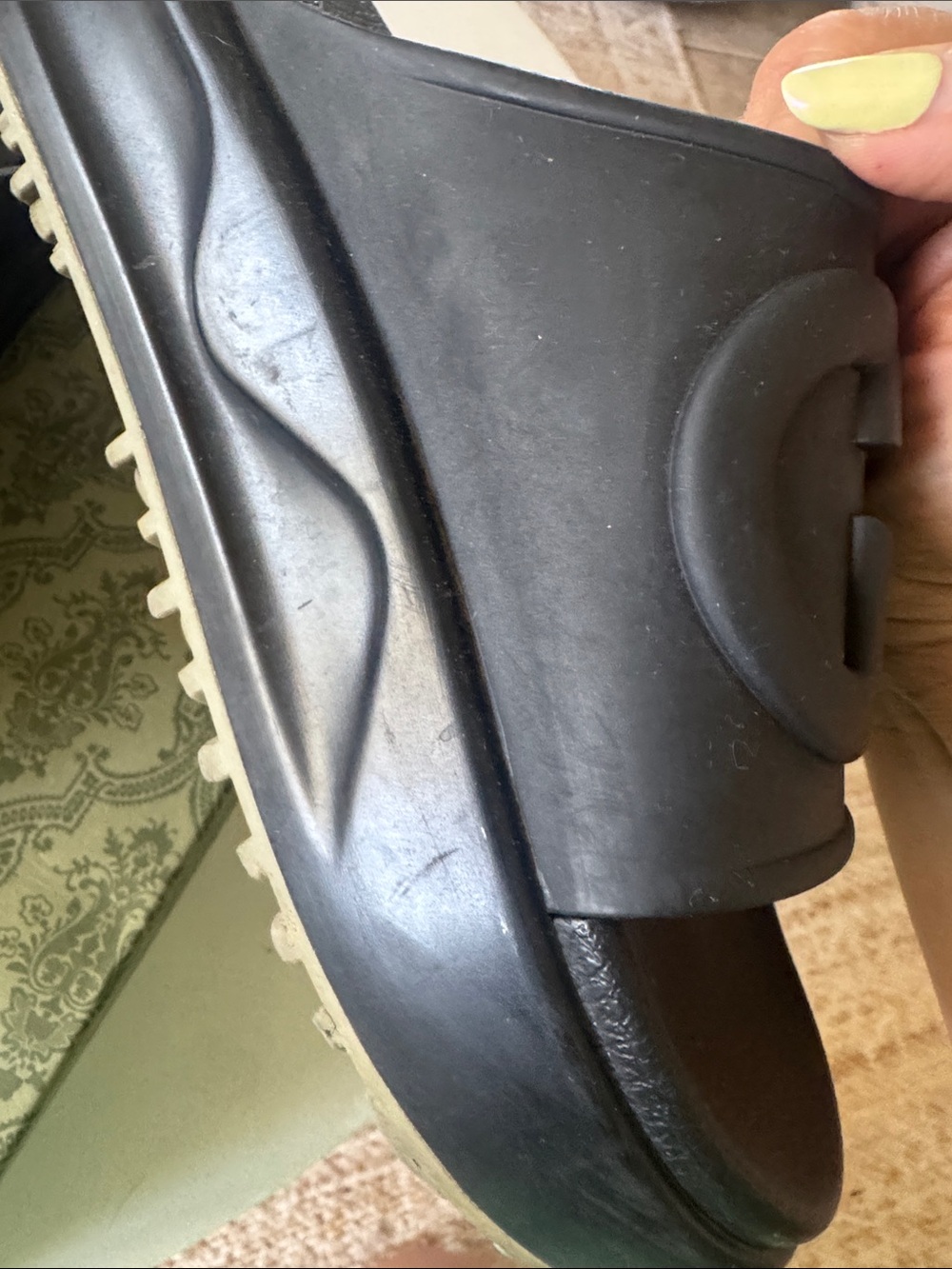Gucci Black Rubber Logo Slide Sandals - Picture 4 of 5